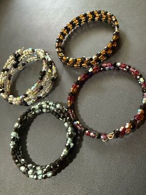 4 Bracelets - Memory-wire with sparkly glass beads